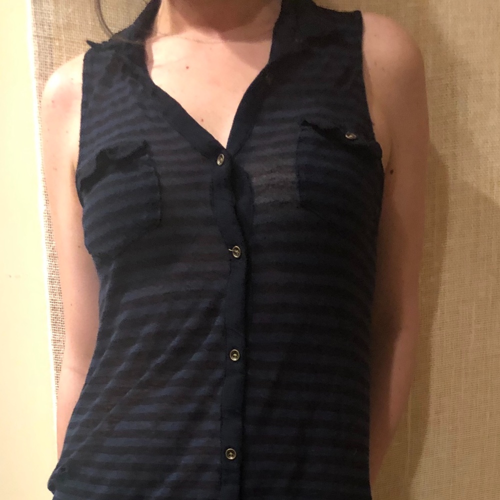 Sleeveless Collared Blouse